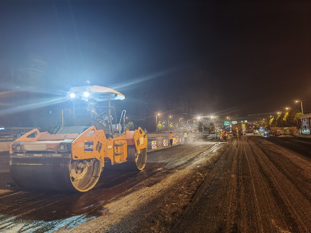 鄭州高速公路瀝青路面常見的病害——鄭州瀝青路面攤鋪